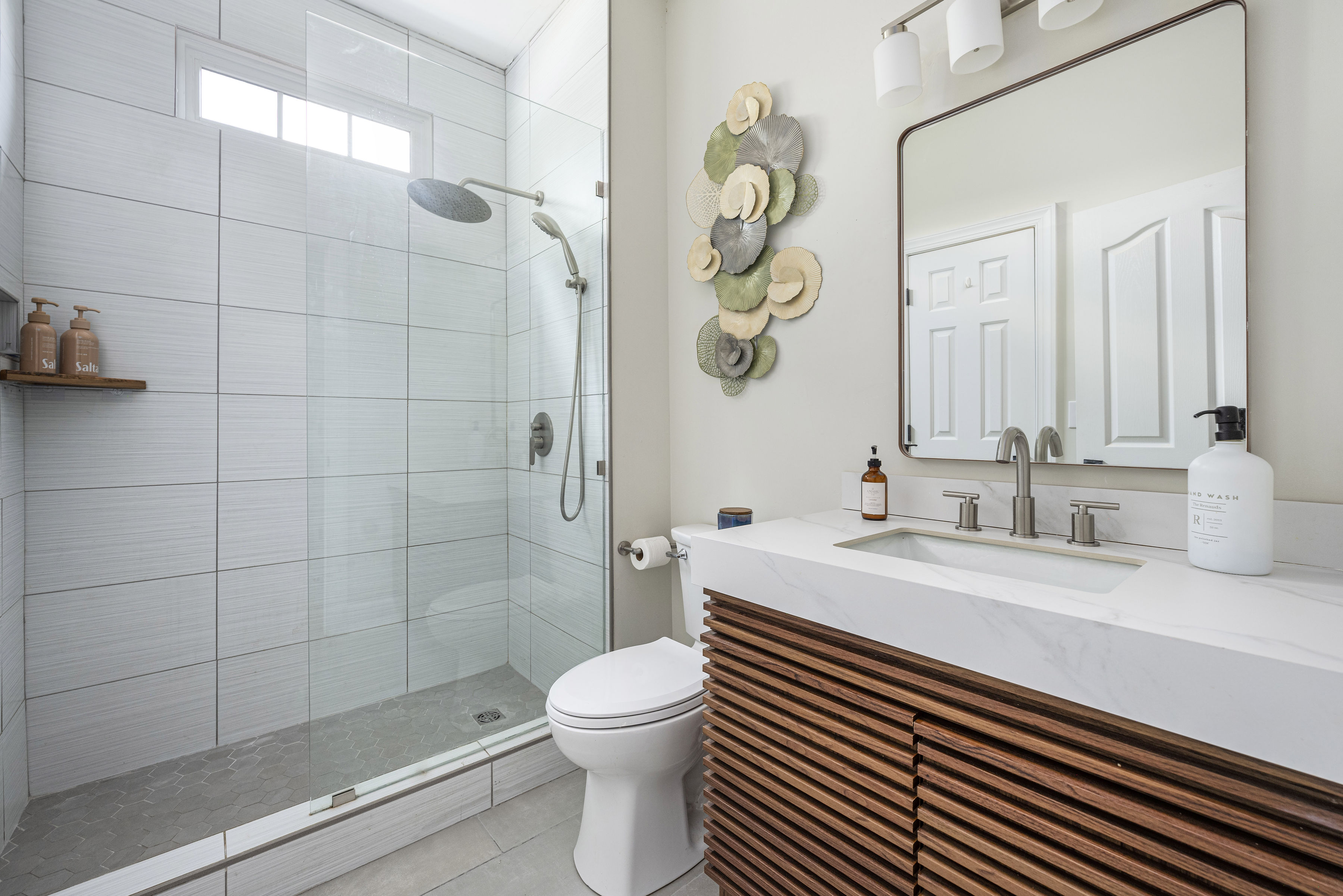 Convenient main-level full bath.